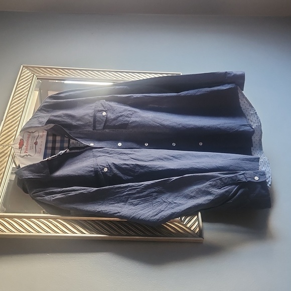 Mens button up - Picture 2 of 5